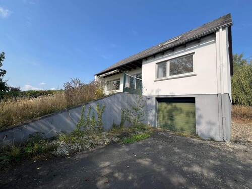 Rückansicht mit Garagentor - 