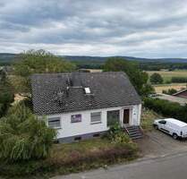 Top-Gelegenheit! Einfamilienhaus mit großem Grundstück und Weitblick in Argenthal zu verkaufen.