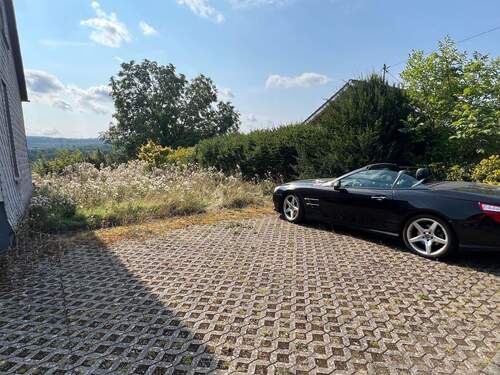 2 KFZ-Stellplätze neben Haus - 