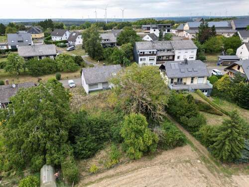 Ansicht Haus und Grundstcük - Einfamilienhaus mit 130,00 m&sup2; in Argenthal zum Kaufen