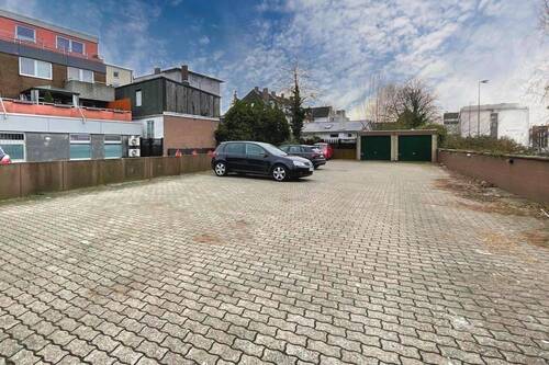 Stellplätze mit Doppelgarage - 