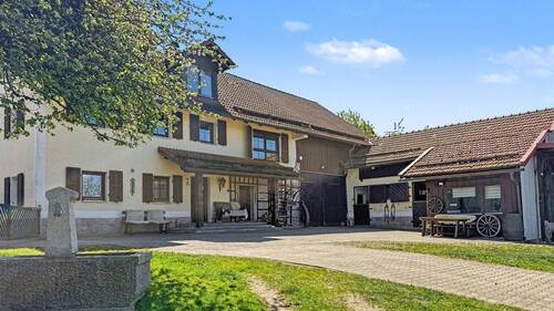 Hausansicht - Ehemaliges Bauernhaus - Ein Ort, gemacht für echte Pferdeliebe und echtes Familienleben