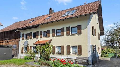 Hausansicht - 8 Zimmer Bauernhaus, Landhaus in Saldenburg