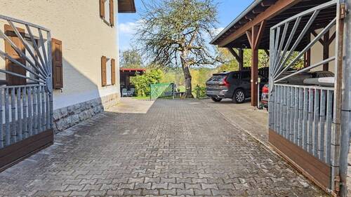 Einfahrt - Bauernhaus, Landhaus mit 187,00 m&sup2; in Saldenburg zum Kaufen