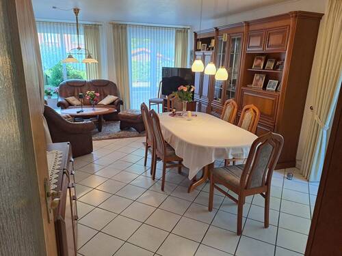 Wohn-/Esszimmer - 