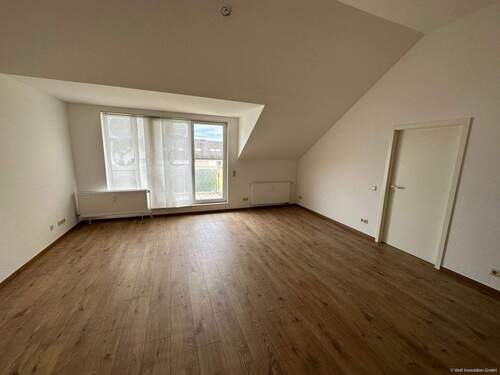 Wohnzimmer - 2 Zimmer Etagenwohnung zur Miete in Eschborn