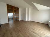 Wohnzimmer - 2 Zimmer Etagenwohnung in Eschborn