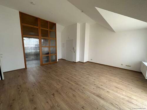Wohnzimmer - 2 Zimmer Etagenwohnung in Eschborn