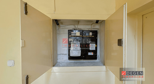Flur Elektrik- Zähler- Treppenhaus - 