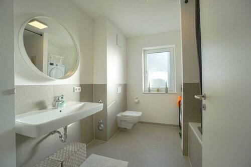 Tageslichtbad mit Wanne - 