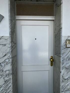 Wohnungstüre außen - 