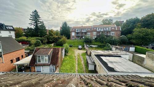 Blick aus dem Dachgeschoss in den Garten - 