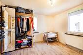 Kinderzimmer/Ankleidezimmer im OG - 