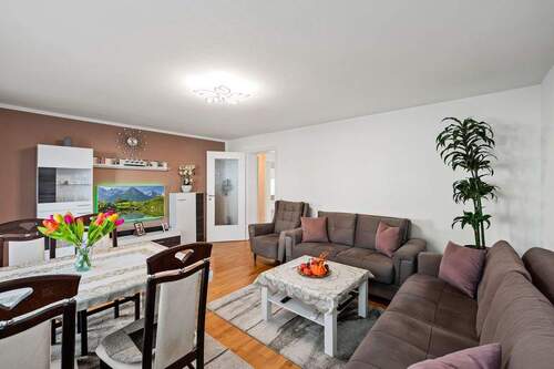 Wohnzimmer - 3 Zimmer Etagenwohnung in Singen