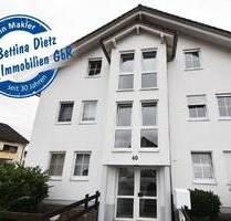 DIETZ: Feine 2-Zimmer-Dachgeschosswohnung mit großem SÜD-WEST Balkon und Einbauküche! - Babenhausen