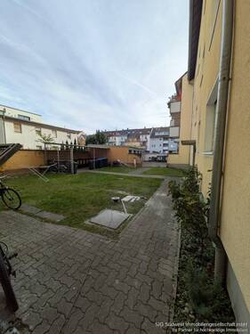 Vorgarten - 3 Zimmer Etagenwohnung in Karlsruhe - Durlach-Aue