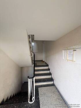 Treppenhaus - Etagenwohnung mit 52,50 m&sup2; in Karlsruhe - Durlach-Aue zur Miete
