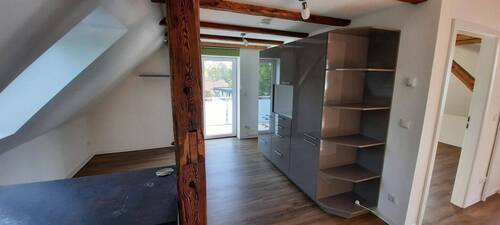 Küche mit Zugang zum Balkon - 
