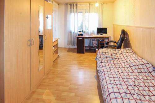 Schlafzimmer II OG - 