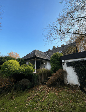 Gartenseite mit Garage - 