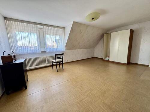 Schlafzimmer mit Gaube im Dachgeschoss - 