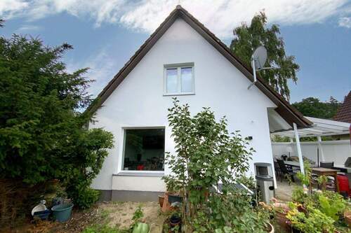 Hausansicht vom Garten - 4 Zimmer Einfamilienhaus zum Kaufen in Lübeck