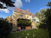 IMG_7007 - Stattlich Wohnen in Nürnberg: Wohnhaus mit Garagen und überdachter Pergola - teilweise vermietet