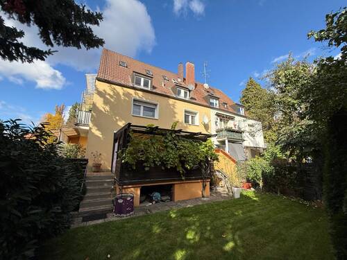 IMG_7007 - Stattlich Wohnen in Nürnberg: Wohnhaus mit Garagen und überdachter Pergola - teilweise vermietet