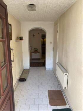 Hauseingangsflur im Erdgeschoß - 