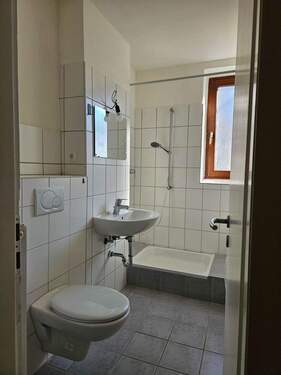 Duschbad.jpg - Erdgeschosswohnung mit Tageslichtbad in Hildesheimer Nordstadt!