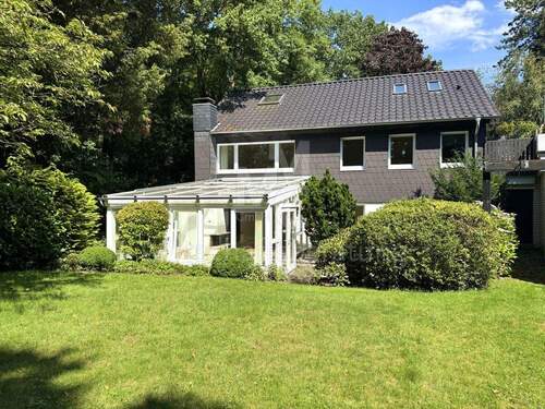 Hausansicht - 4 Zimmer Mehrfamilienhaus, Wohnhaus zum Kaufen in Hannover / Kirchrode