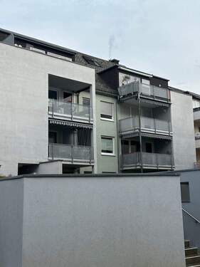 B1 Hausansicht 1.jpg - Tolle ETW mit Aufzug, eigenem Tiefgaragen KFZ- Stellplatz und Balkon in der Dillenburger Innenstadt gelegen