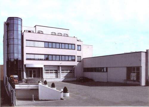 Hofeinfahrt - Büroflächen ab 15m², einzelne Büors anmieten o.ganze Etage+Teeküche +Internet (+Stellplätze+Lager)