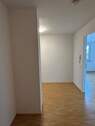 Flur - 2 Zimmer Etagenwohnung zur Miete in Stuttgart