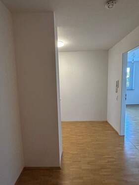 Flur - 2 Zimmer Etagenwohnung zur Miete in Stuttgart