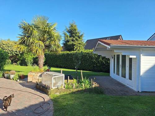 Garten mit Gartenhaus - 