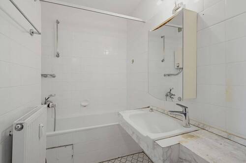 Badezimmer mit Wanne - 