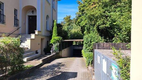Einfahrt zur gemeinsamen Tiefgarage - 