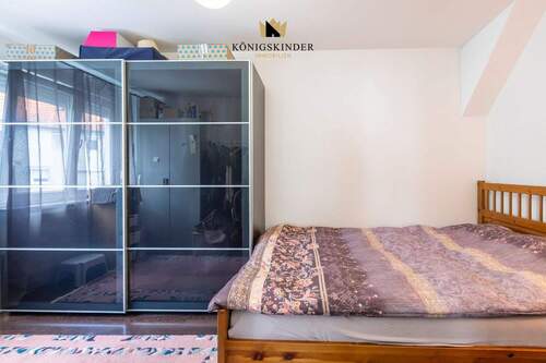 Schlafzimmer vom Flur im (OG) - 