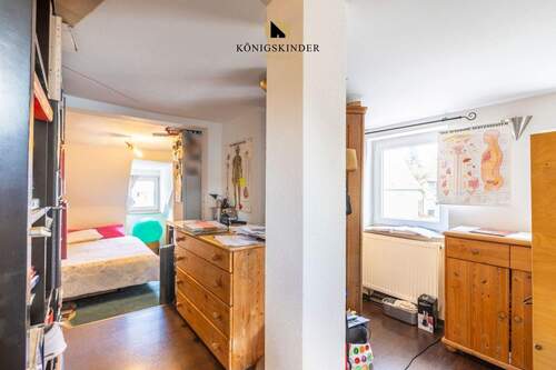 Blick zum Schlafraum und Büro im DG - 