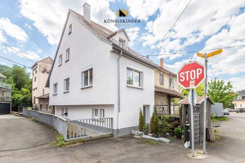 Hausansicht - Klein, fein, gemütlich - reizende Doppelhaushälfte über 3 Ebenen!