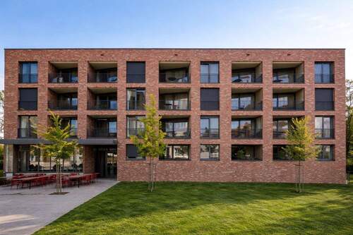 Bild 1 - Helle 2-Zimmer-Wohnung (62,6 m²) im Ostenviertel Regensburg - Erdgeschoss, unmöbliert, mit Badewanne