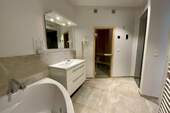 Vollbad mit Erlebnisdusche und Saun - 