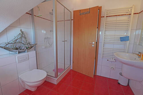 OG: Tageslichtbad mit Dusche - 