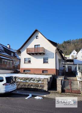 Ansicht Giebelseite zur Straße.jpg - Familienhaus - durch einen Anbau haben Sie Platz für die große Familie oder für Generationen!