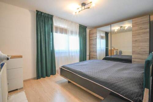 Schlafzimmer 1 von 2 - 