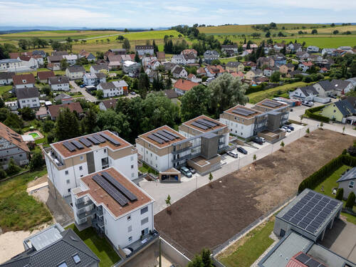 Bild 1 - 4-Zimmer Etagenwohnung mit Balkon, Tiefgarage und Keller !