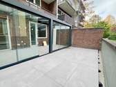 Terrasse und Wintergarten hinten - 