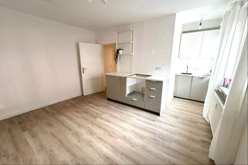 Wohn- & Esszimmer mit offener Küche - Etagenwohnung mit 32,00 m&sup2; in Lübeck zum Kaufen