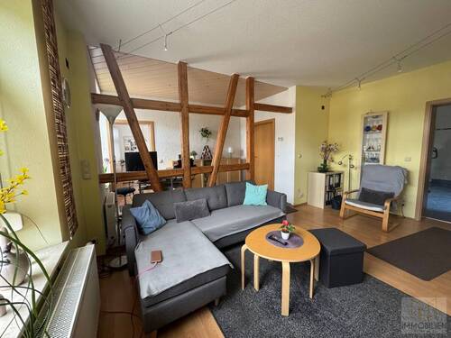 EG: Stilvoller Blickfang - freiligende Holzbalken - 